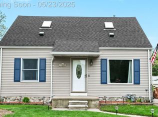 27015 W Huron River Dr, Flat Rock, MI 48134