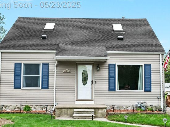 27015 W Huron River Dr, Flat Rock, MI 48134