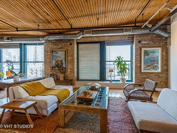 4th image of 411 W Ontario St APT 702