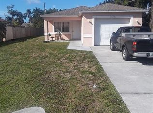 5229 Gilchrist St, Naples, FL 34113