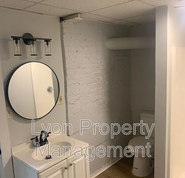 230 W School St #2 — Photo 6