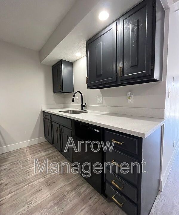 1st image of 3341 Holdrege St #8