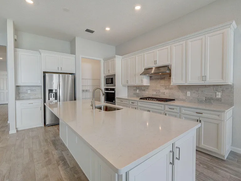 837 SE Courances Dr — Photo 8