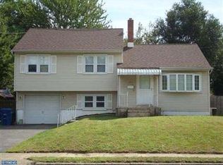 203 Woodpecker Ln, Mount Holly, NJ 08060