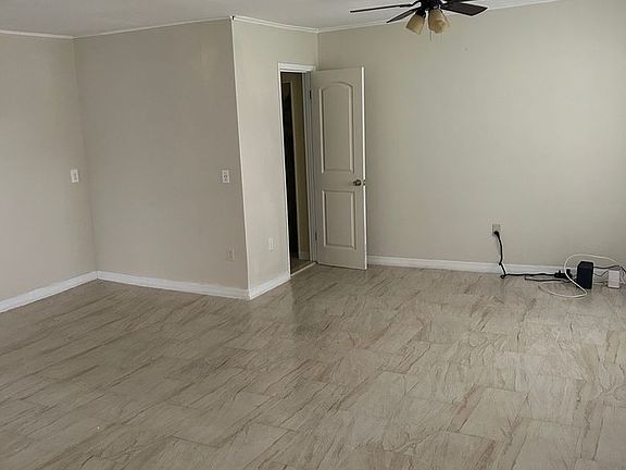 4th image of 836 Golf Dr