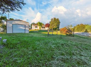 16755 Thompson Ln, Redding, CA 96001