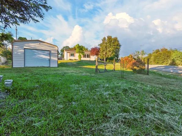 16755 Thompson Ln, Redding, CA 96001