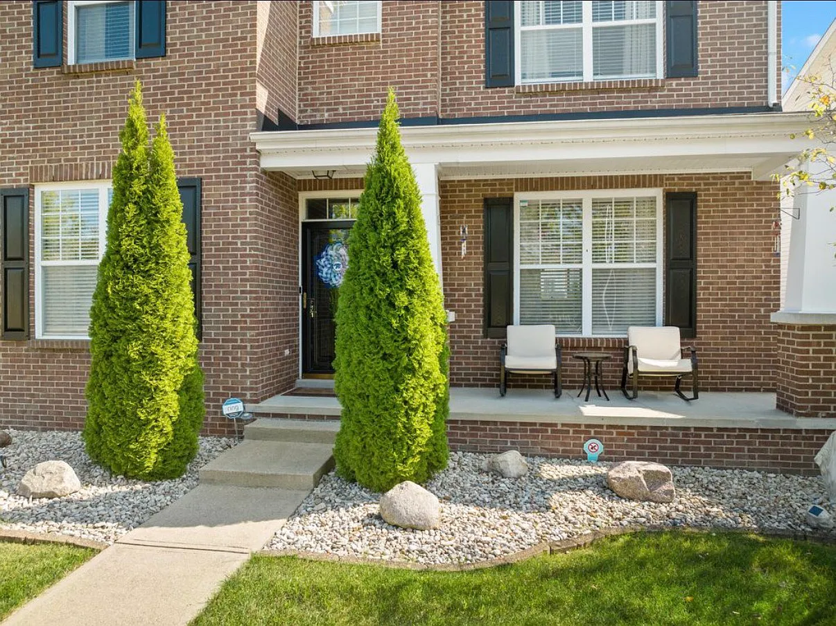 3 bed, 1823 sqft, $2,100 — Photo 2