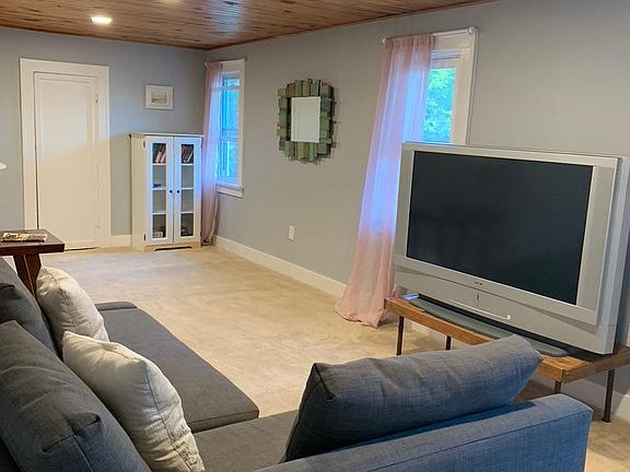 2nd image of 35W560 Hillcrest Ave #2
