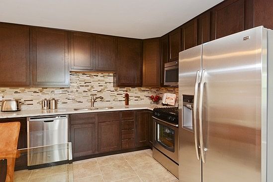 3rd image of 16430 Sherwood Dr