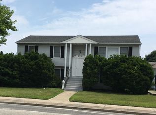 199 Newbridge Rd, Hicksville, NY 11801