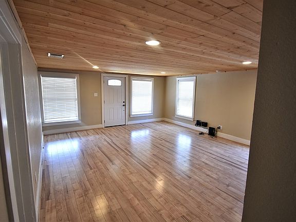 3rd image of 701 E Avenue E