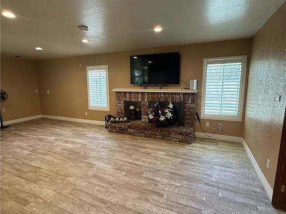 5th image of 3054 N Forest Ave