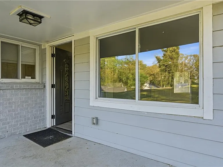 1735 Carter Ave — Photo 3