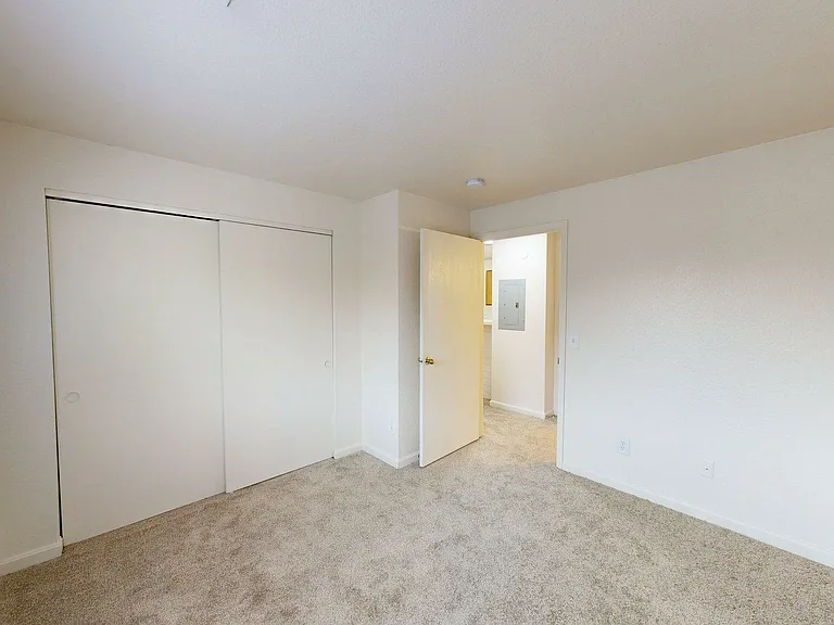 Lyons Gate Apartments — Photo 29