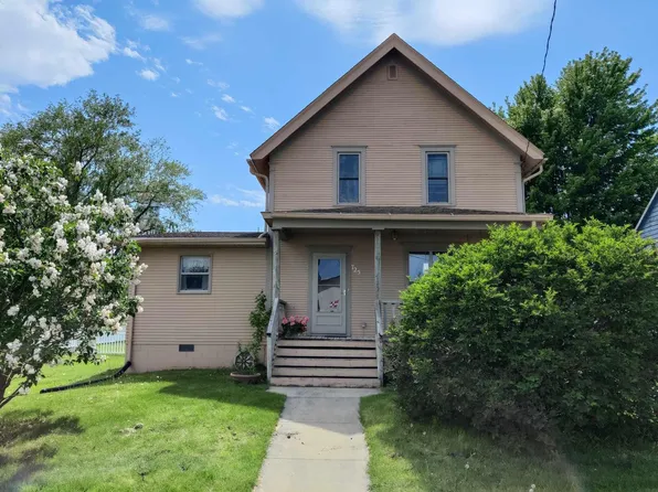 725 Railroad St, Ridgeway, IA 52165