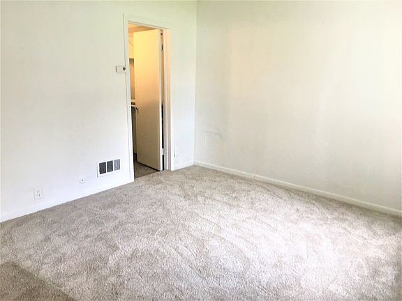 4th image of 9625 Natoma Ave
