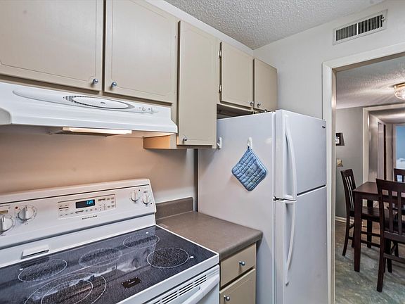 5th image of 327 Laurens St SW APT E9