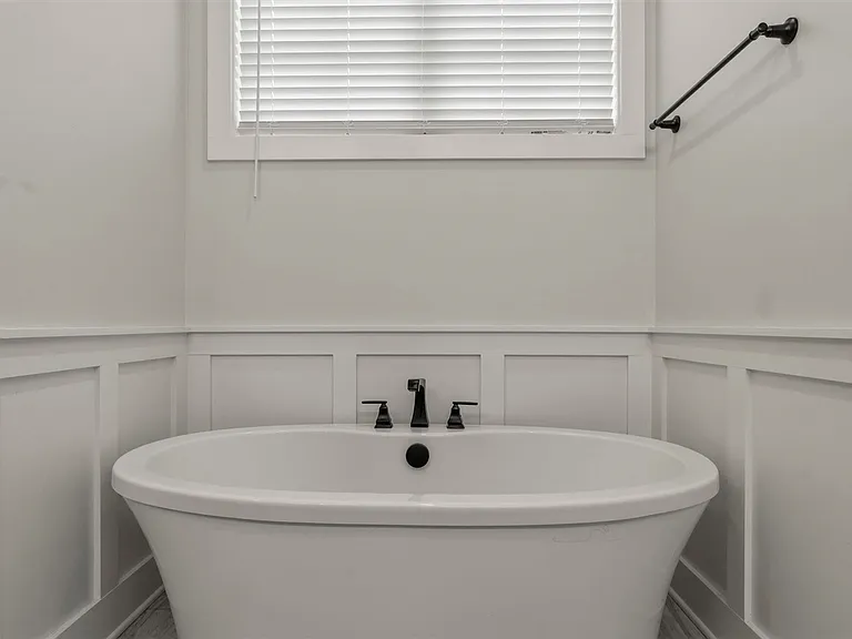 633 Village Way — Photo 20
