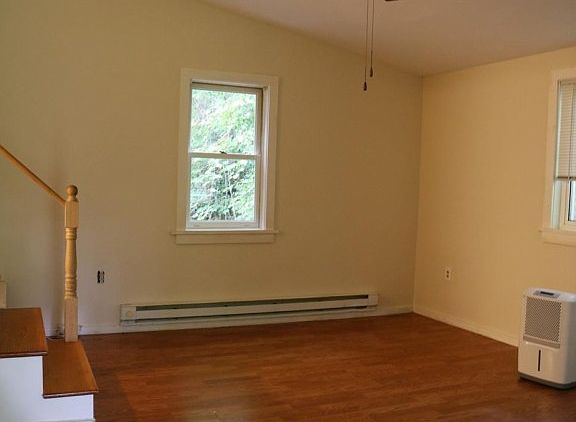 3rd image of 4 Gateway Ct