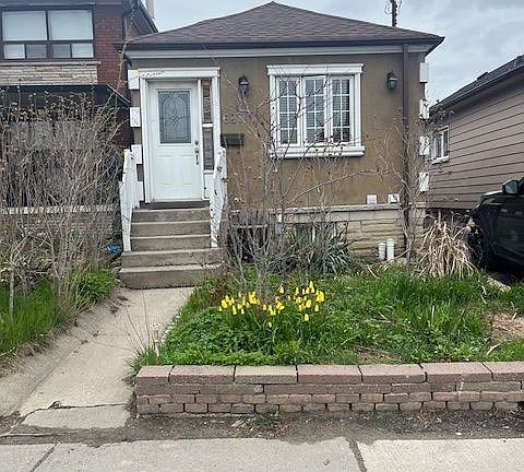 2nd image of 627 Caledonia Rd