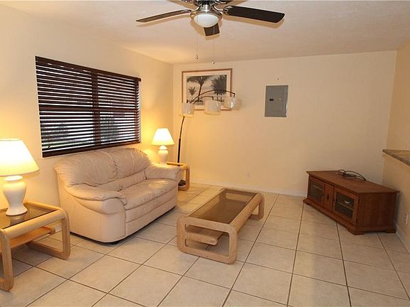 3rd image of 1802 Bedford Ln APT 22