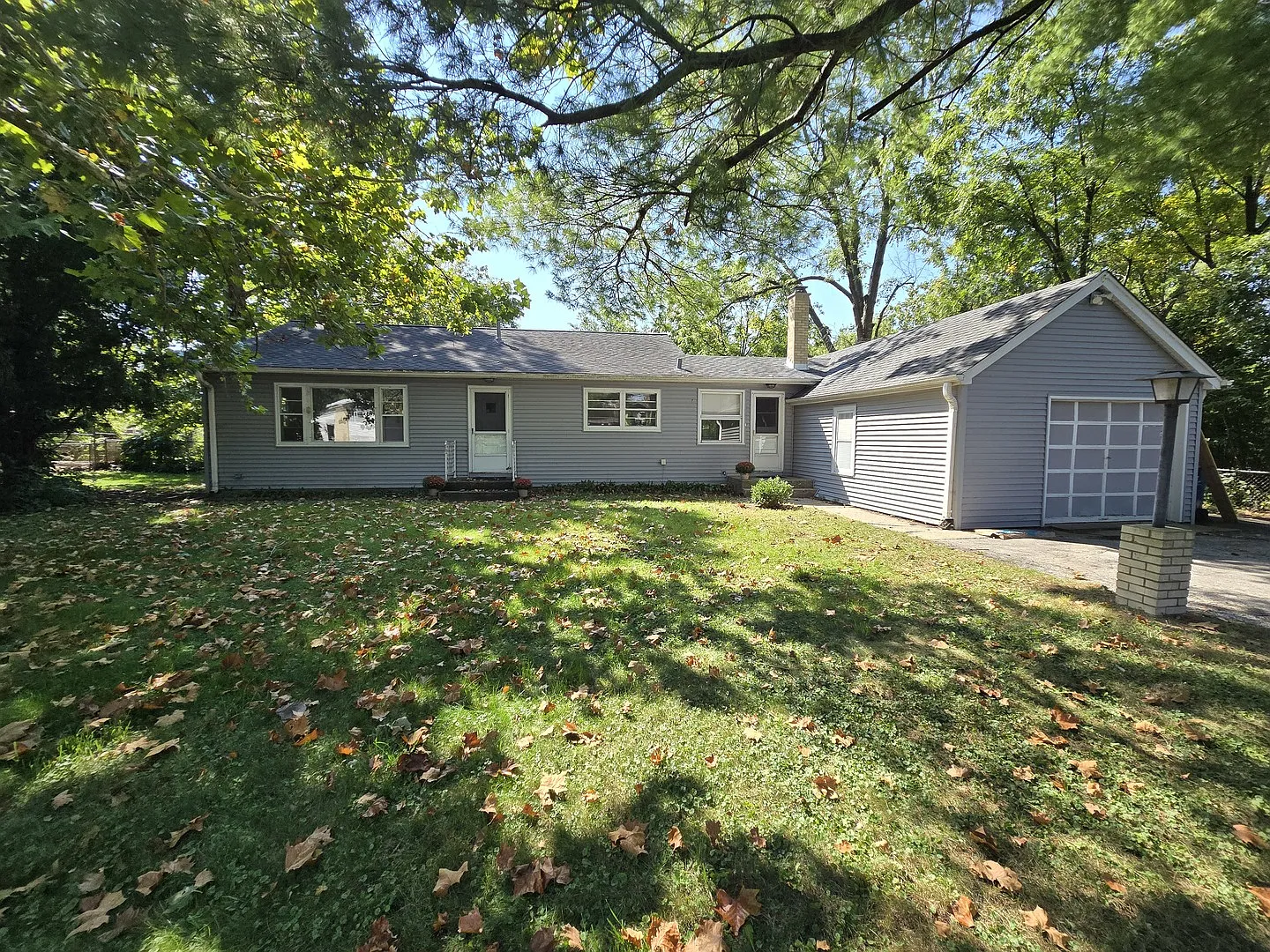 901 E Krage Dr photo 1
