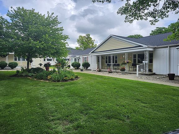 3rd image of 1041 Village Ln