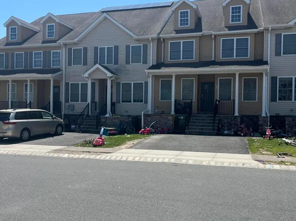 16 Riesling Avenue, Lakewood, NJ 08701