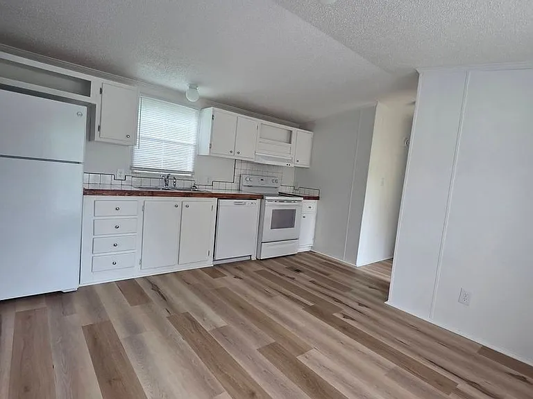 1018 Jacks Dr — Photo 3