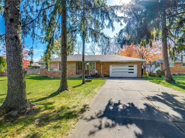 18831 Bonnie Ln, Strongsville, OH 44136