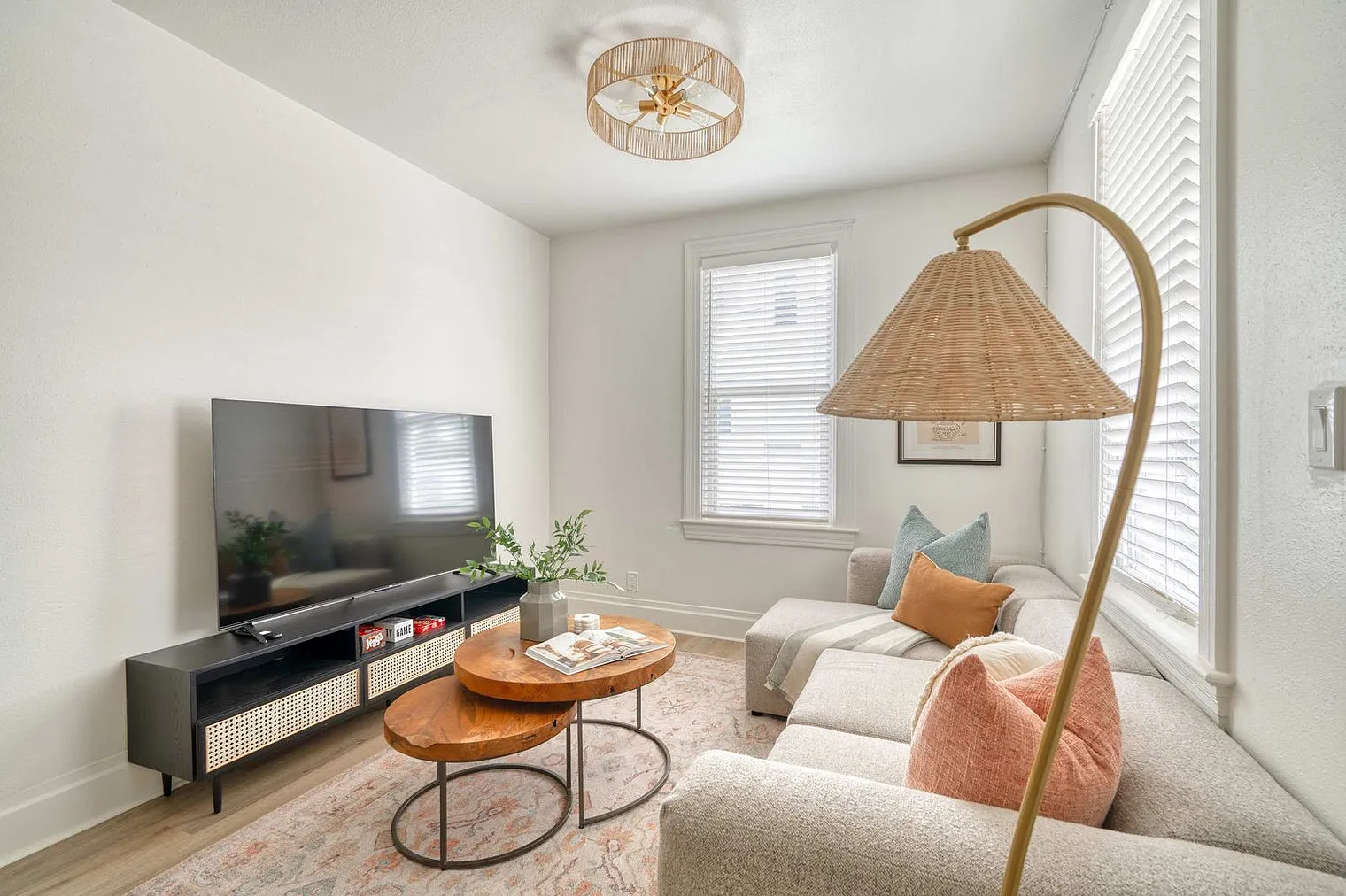 3 bed, 1.0 bath, 1496 sqft, $4,292 — Photo 3