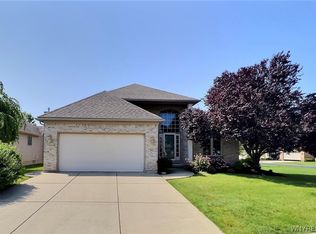 50 Mapleton Dr, Williamsville, NY 14221