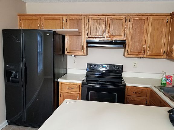 3rd image of 265 Garden Walk S