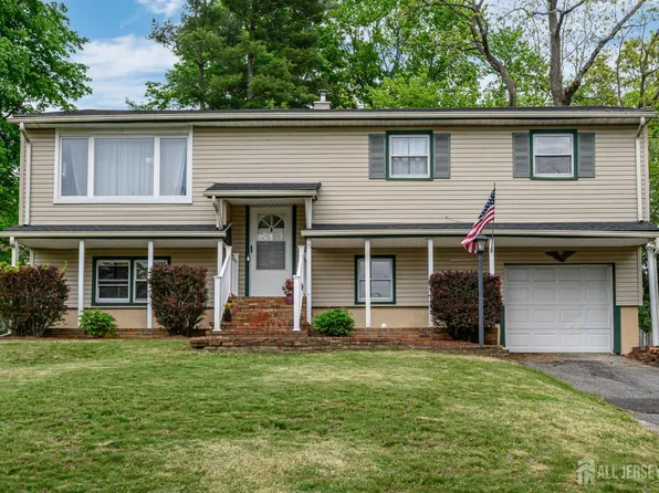 15 Mount Heights Dr, Sparta, NJ 07871