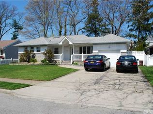 2905 Carlyle Rd, Wantagh, NY 11793