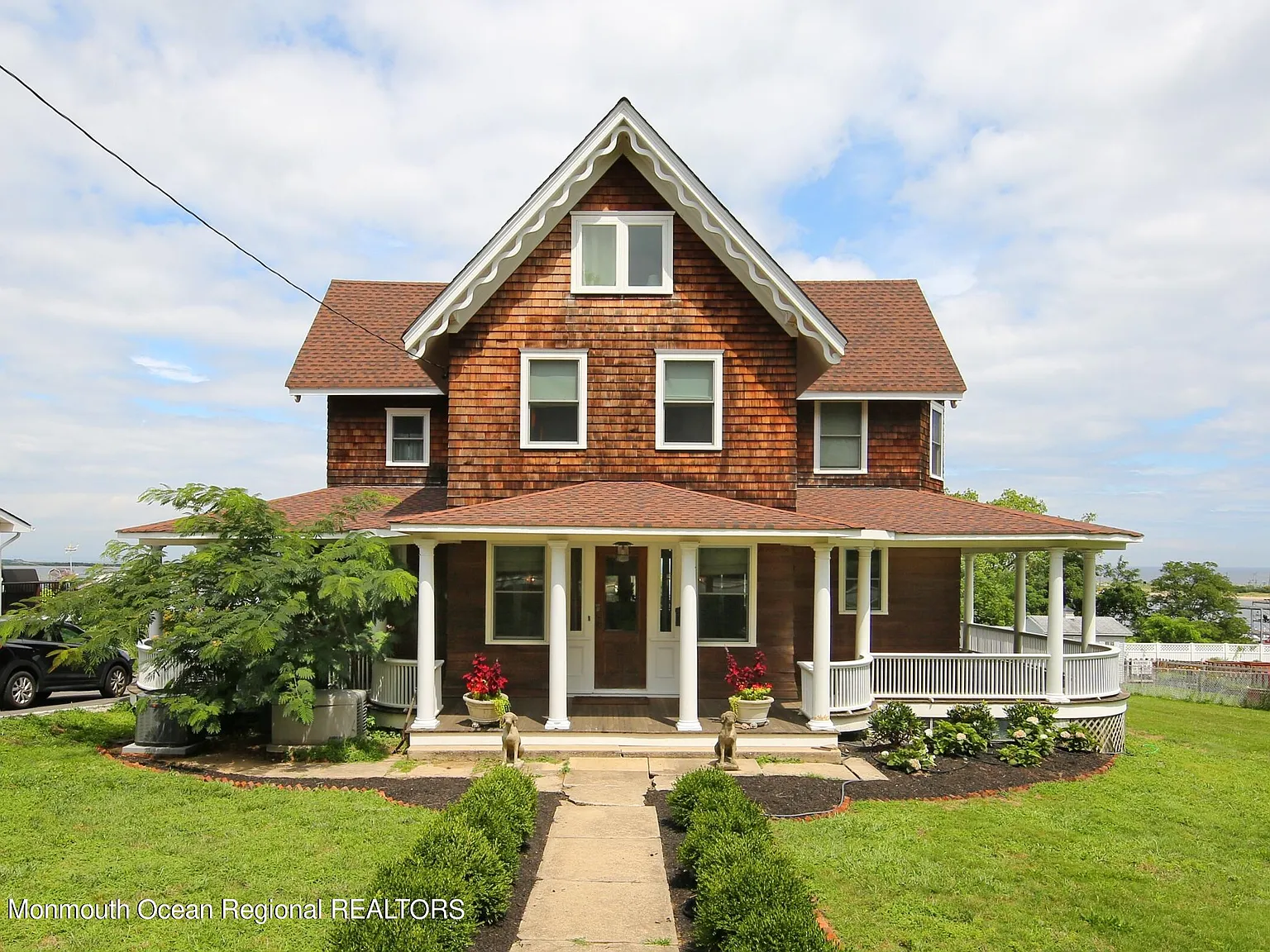 3 bed, 4.0 bath, 2167 sqft, $5,500 — Photo 2
