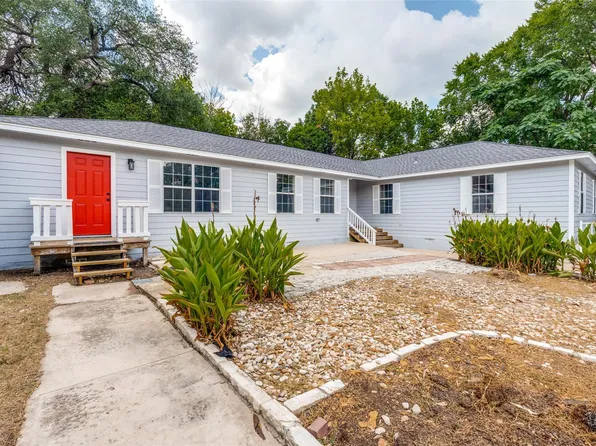 417 N Blanco St, Lockhart, TX 78644