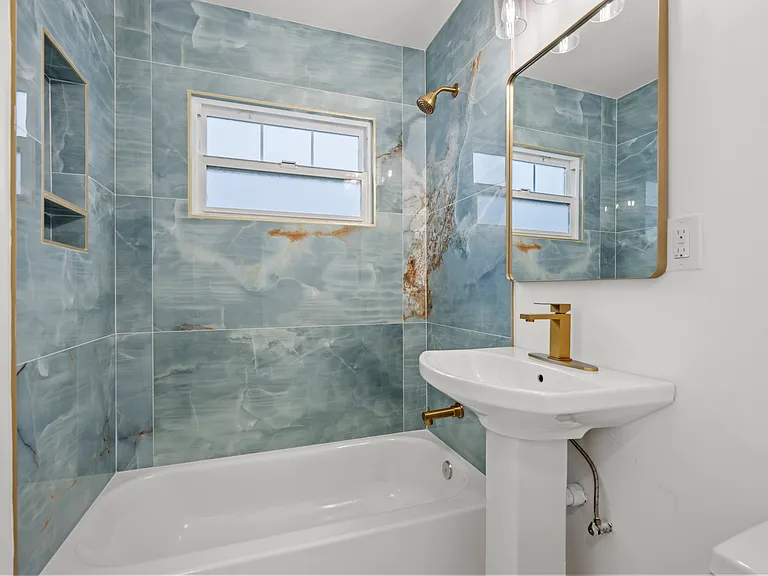 868 Emerald St #870.5 — Photo 10