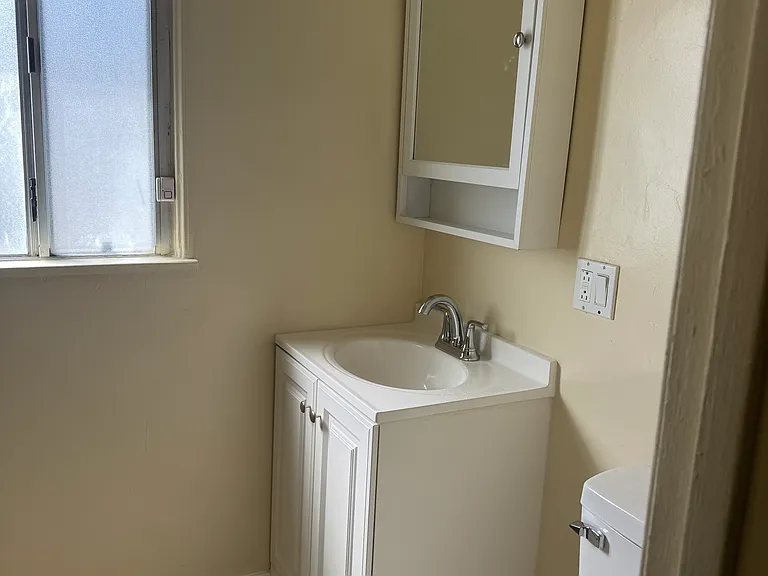 2310 N Niagara St — Photo 5