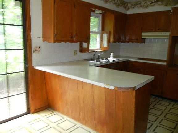 5th image of 619 Leslie Dr