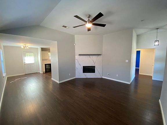 4th image of 3818 Kiest Knoll Dr