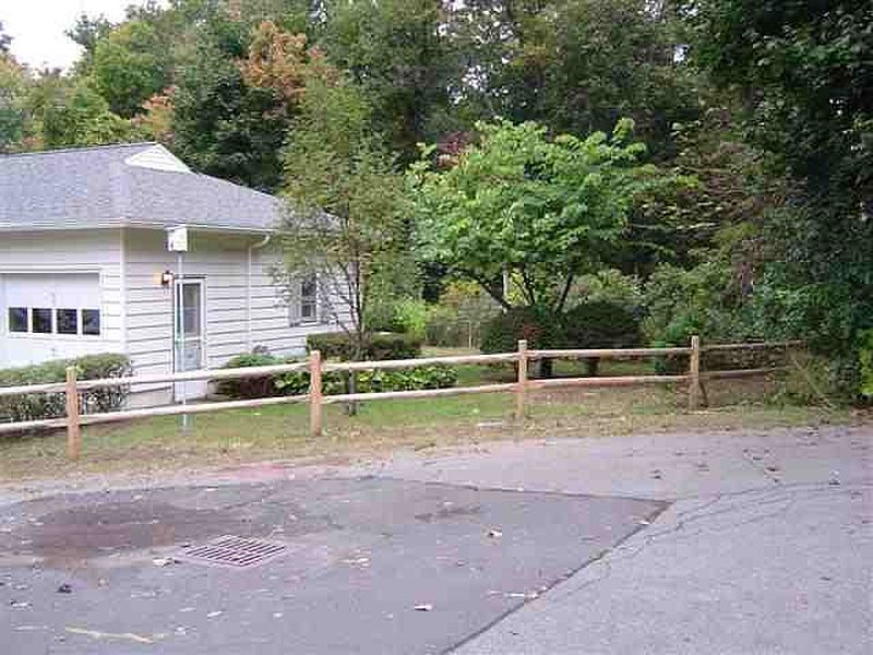 3rd image of 6 MAYFLOWER Drive