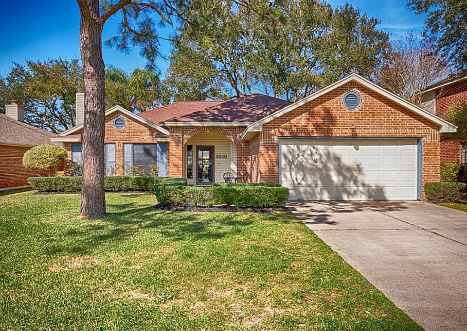 1st image of 2218 Castle Dr