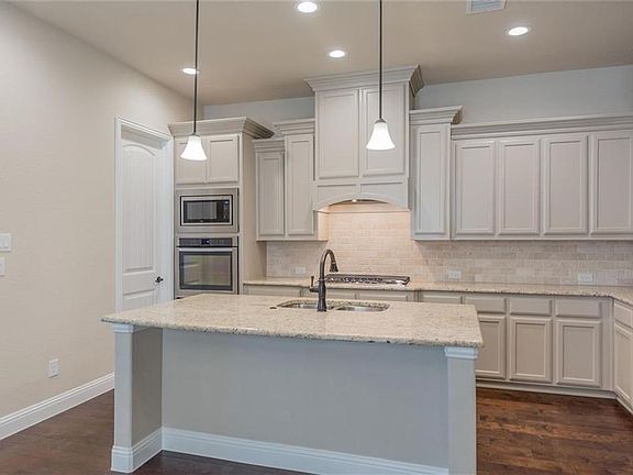 5th image of 4129 Portola Dr