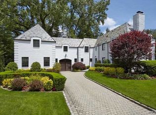 19 Surrey Rd, Great Neck, NY 11020