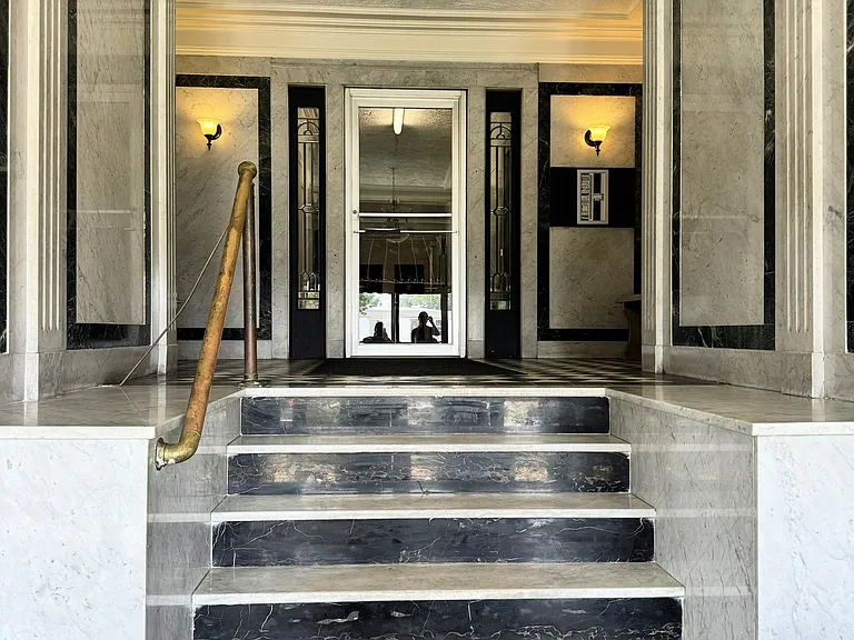 16 Forest St #404 — Photo 11