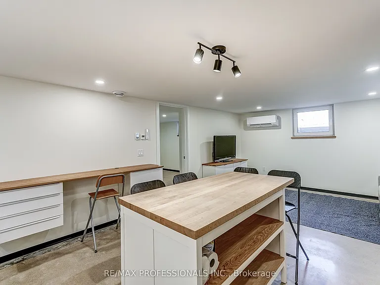9 Cashman Cres #BASEMENT — Photo 15