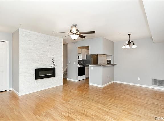 4th image of 22210 Cape Cod Way #1