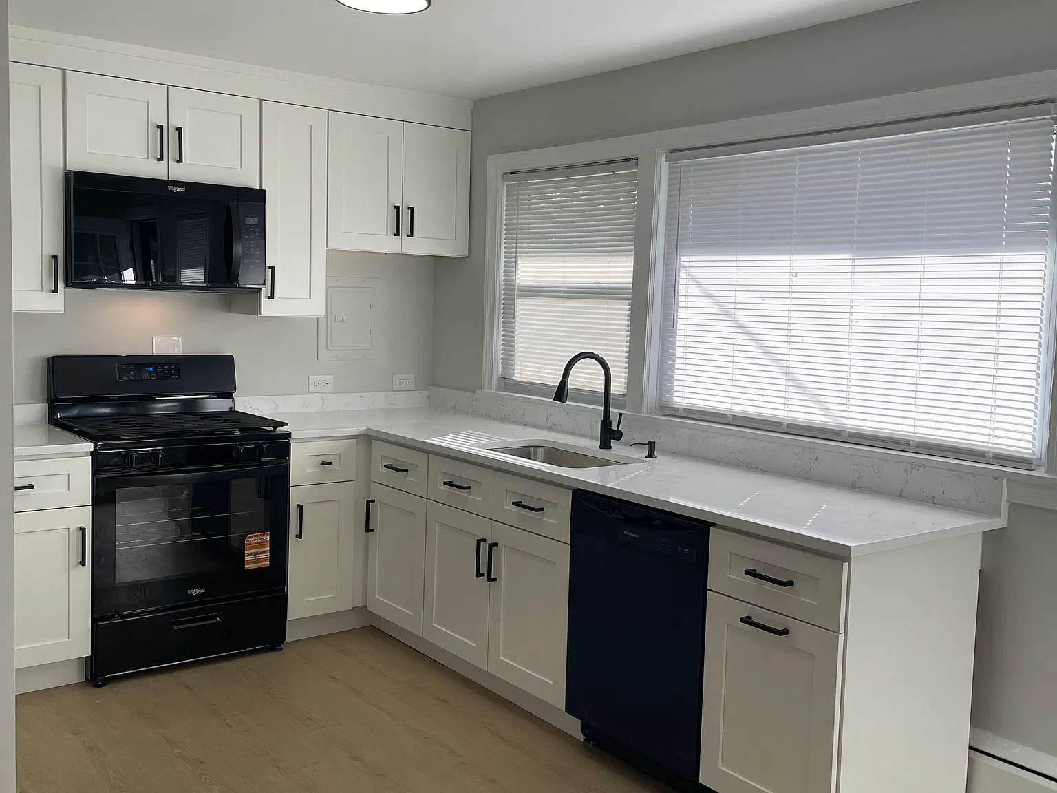 2 bed, 1200 sqft, $2,000 — Photo 3